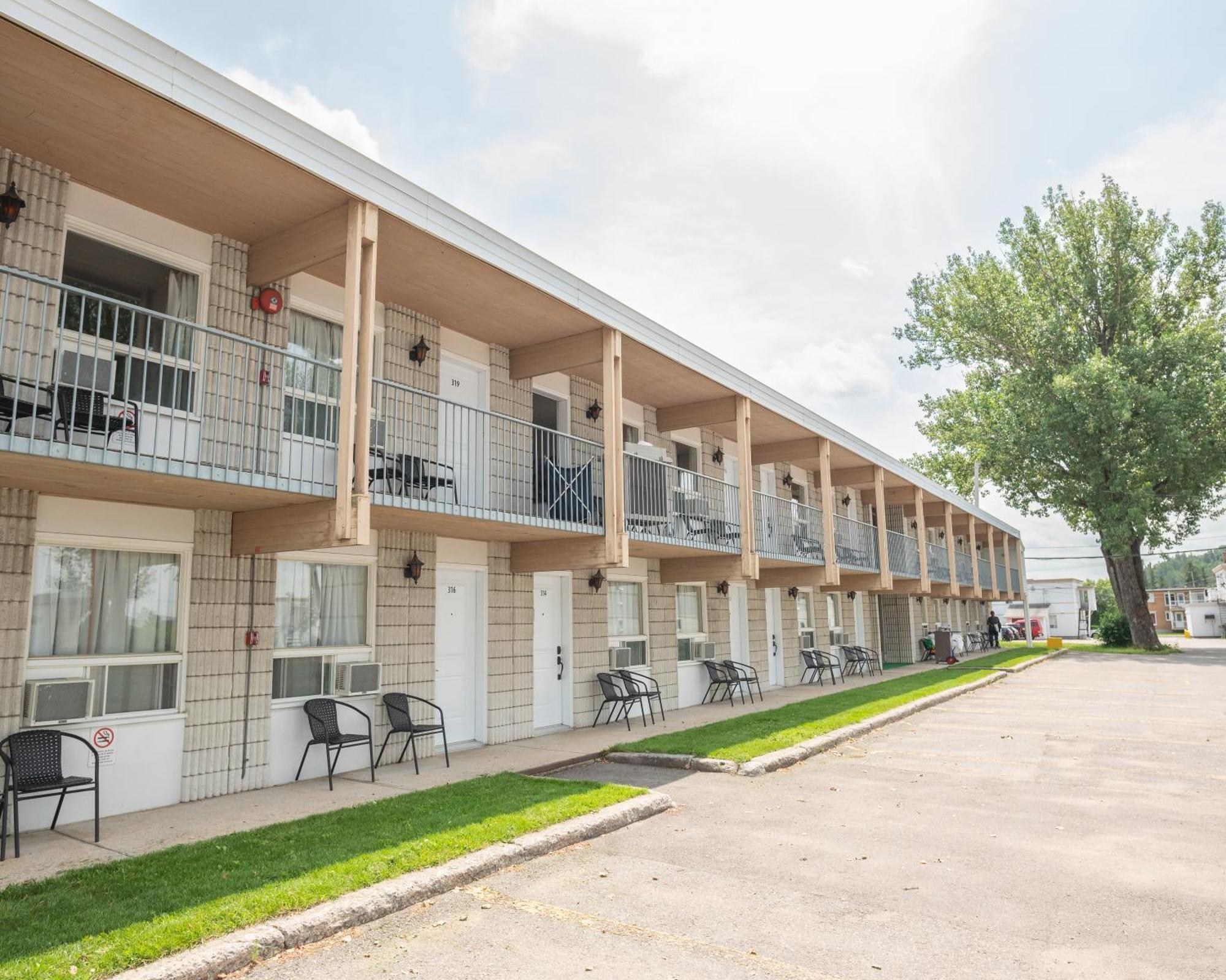 Auberge Le Parasol Chicoutimi Exterior foto