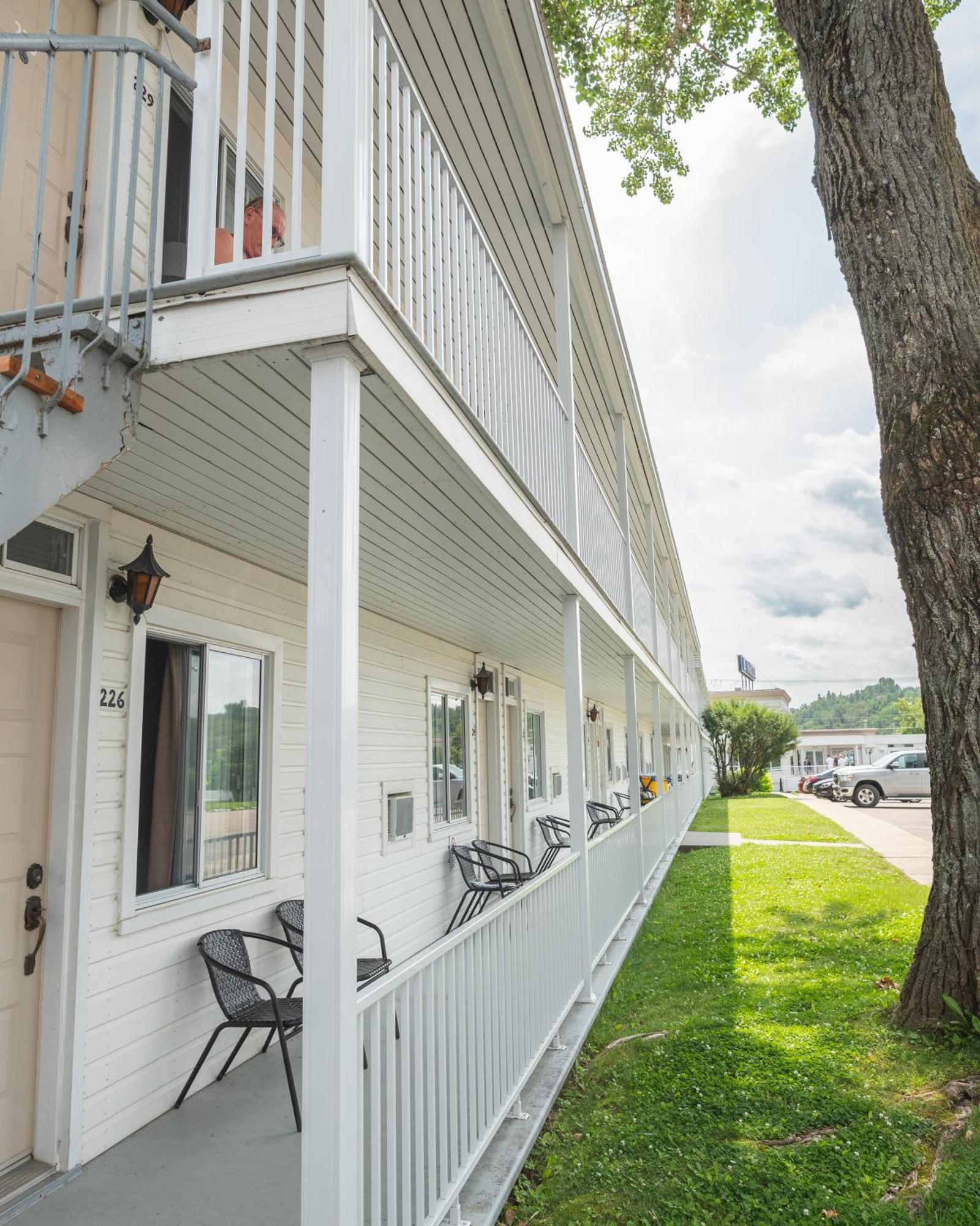 Auberge Le Parasol Chicoutimi Exterior foto