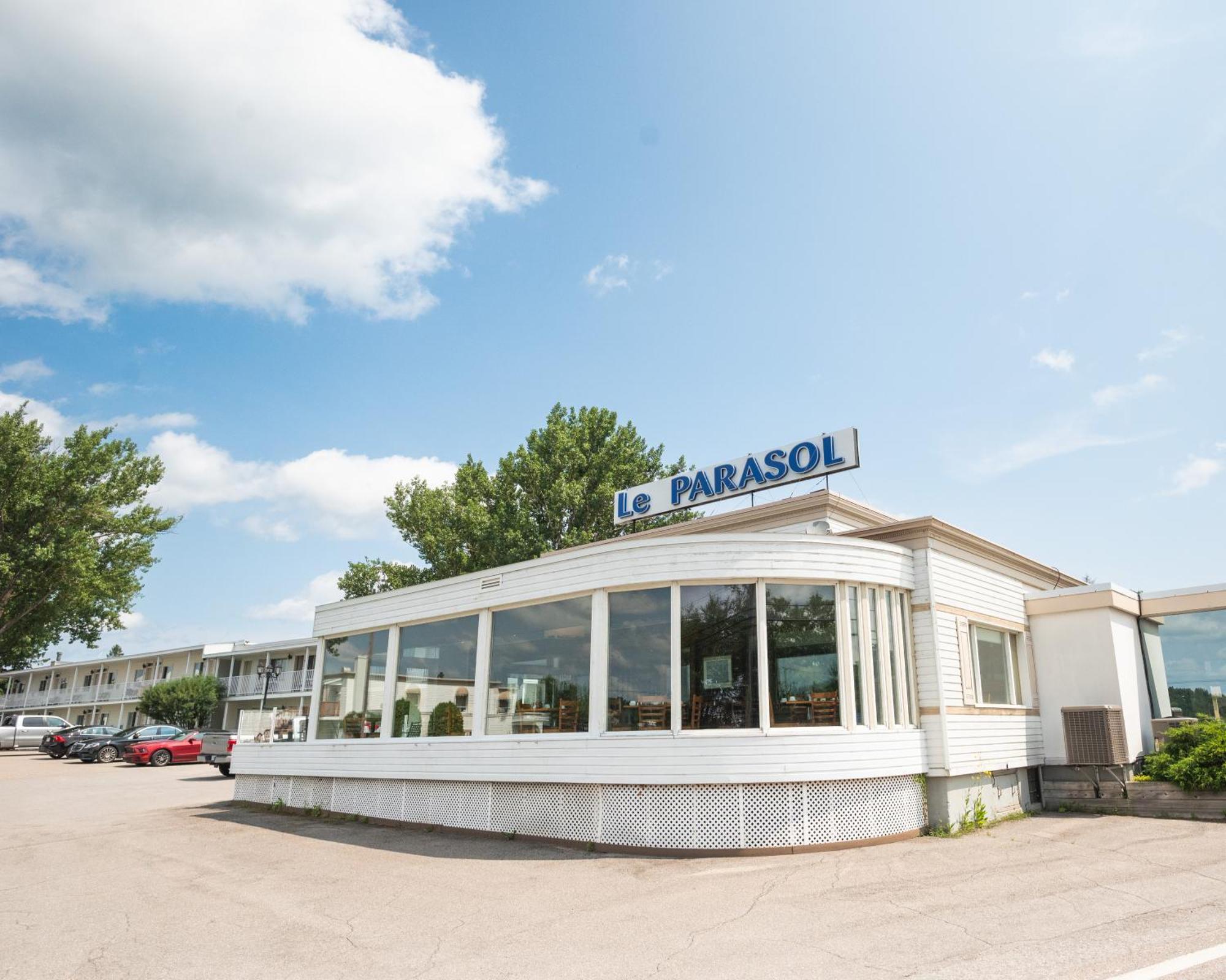 Auberge Le Parasol Chicoutimi Exterior foto