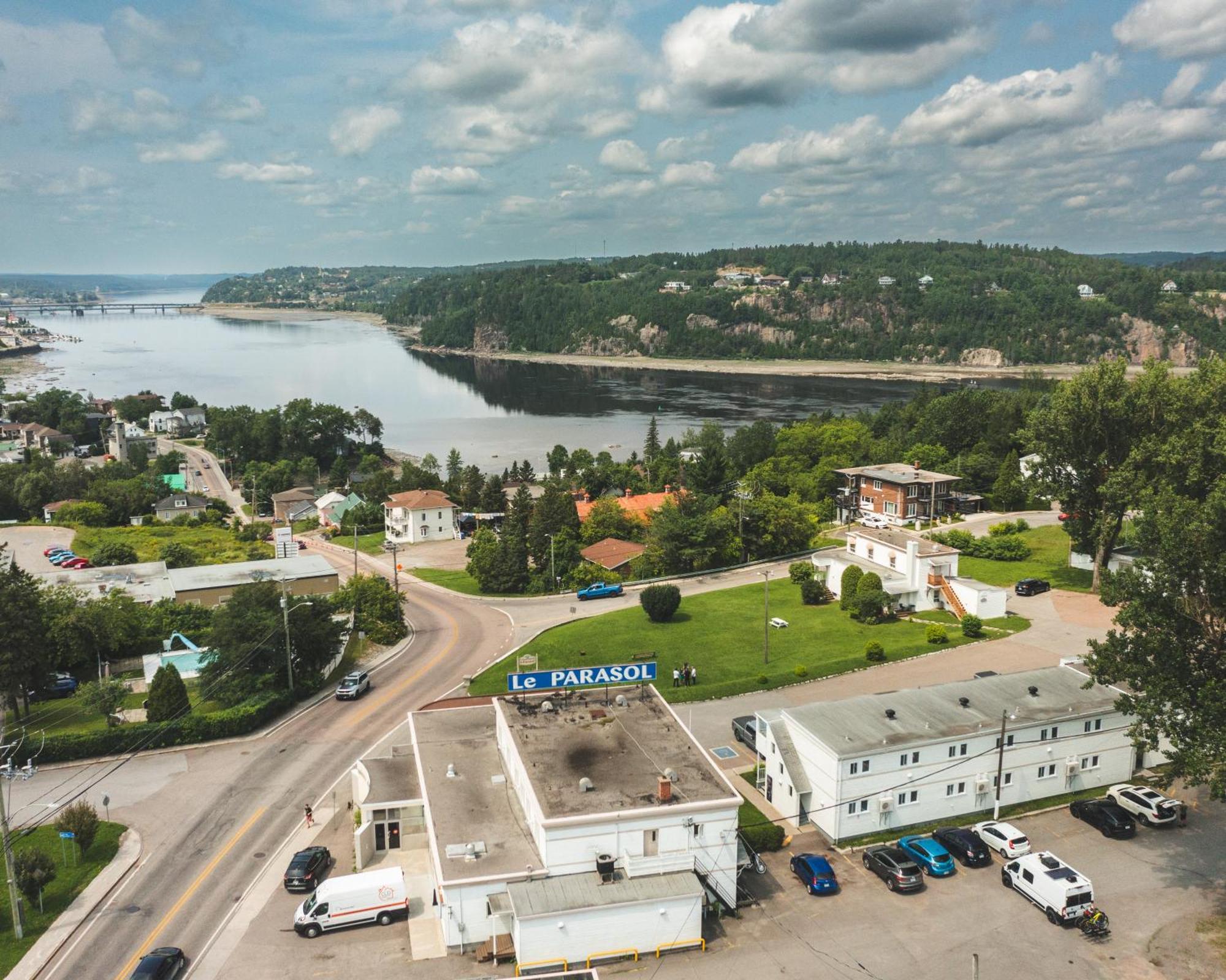 Auberge Le Parasol Chicoutimi Exterior foto