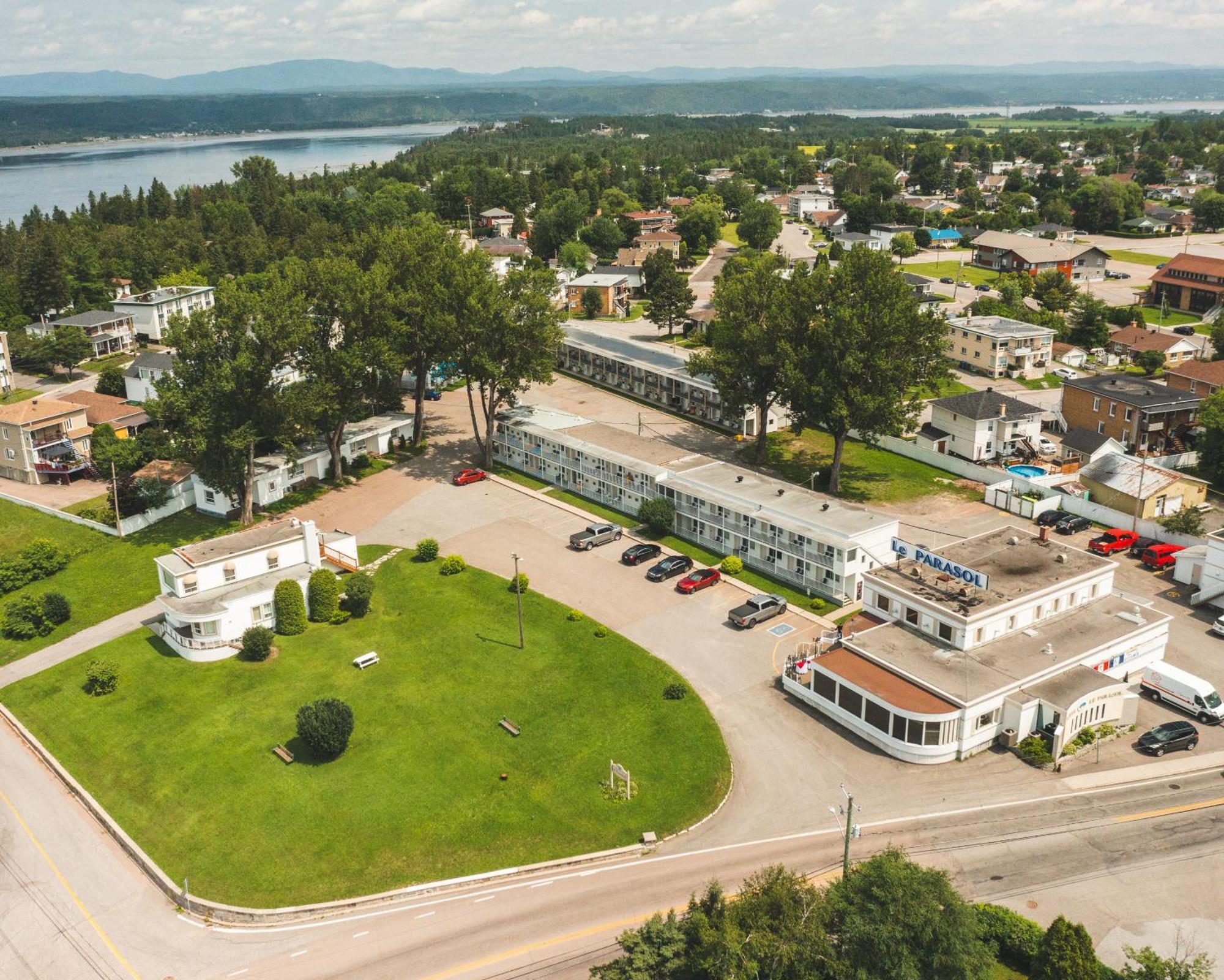 Auberge Le Parasol Chicoutimi Exterior foto