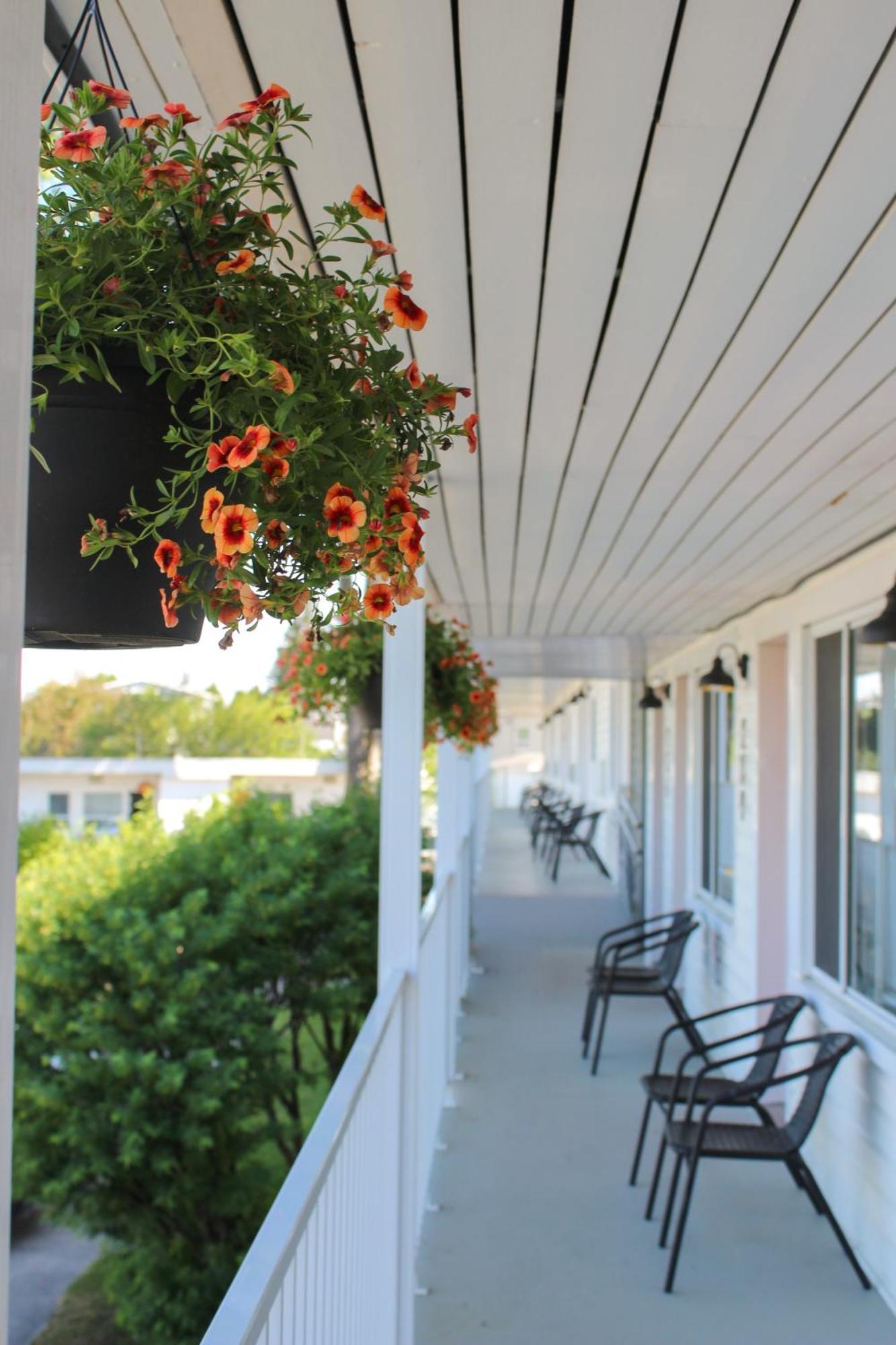 Auberge Le Parasol Chicoutimi Exterior foto